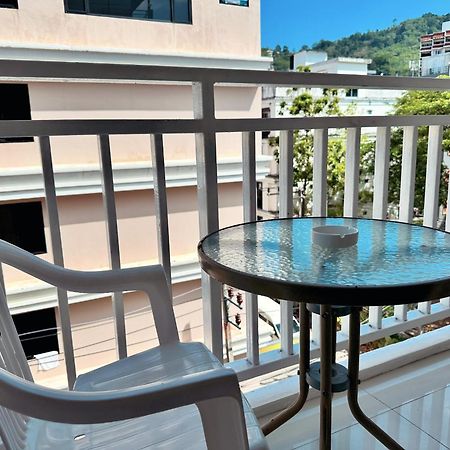 Issara Patong Beach Bagian luar foto