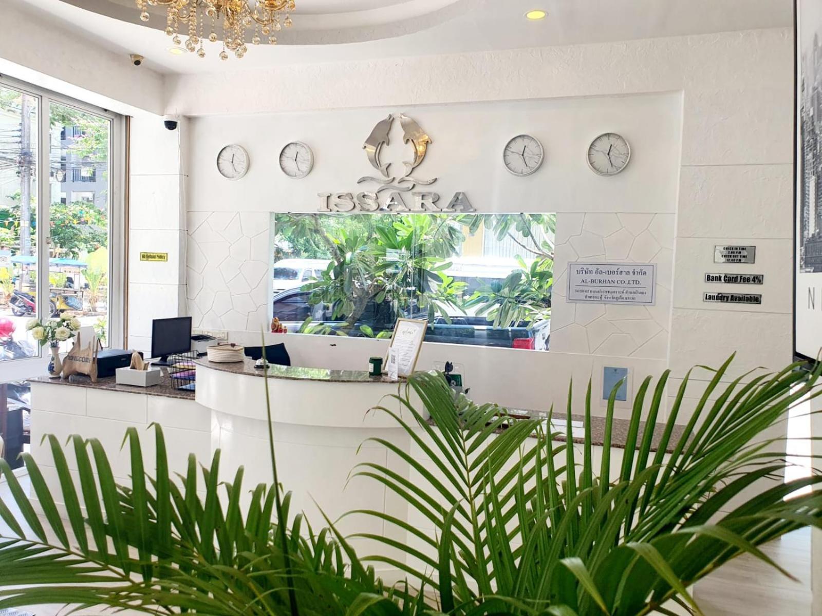 Issara Patong Beach Bagian luar foto